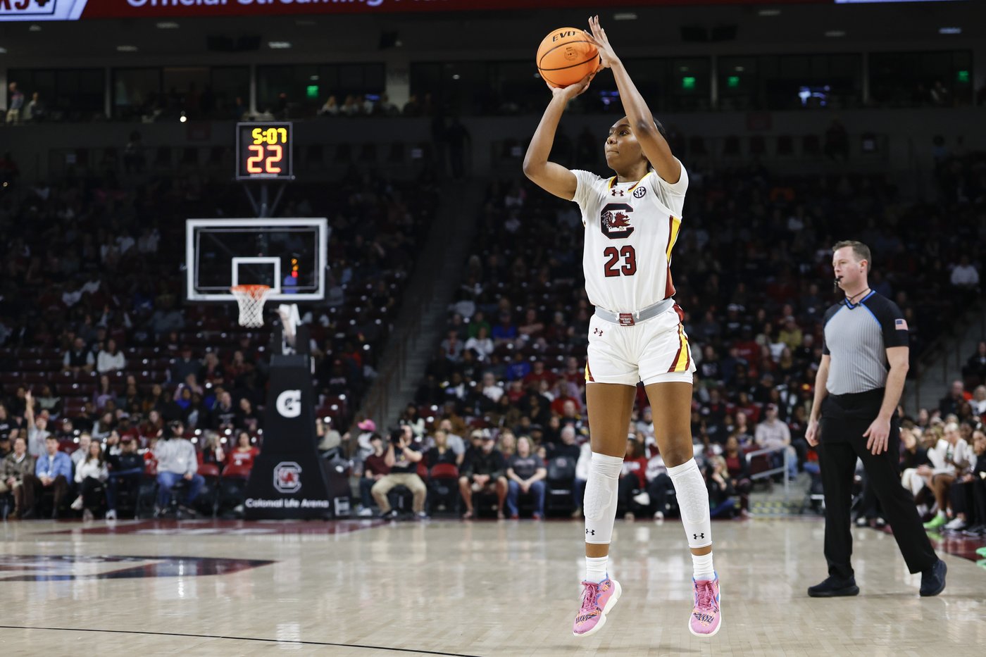 Edwards leads No. 2 South Carolina to 65th straight home win 93-47 over Wofford on Sunday. | iNFOnews.ca