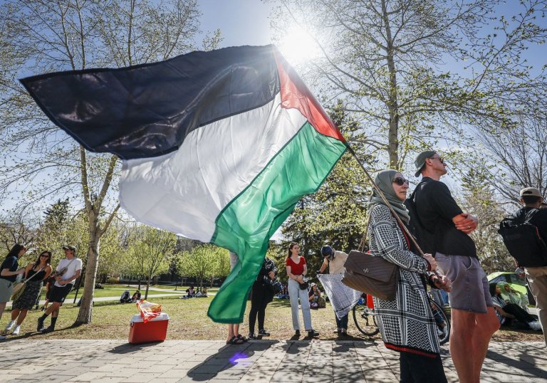 Calgary Opera replaces performer who unfurled Palestinian flag during 'Tosca' bow | iNFOnews.ca