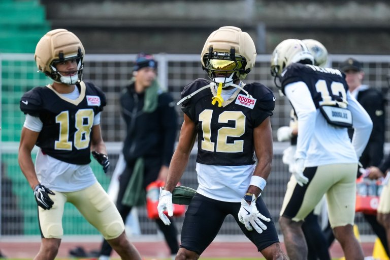 Saints players see Eiffel Tower and PSG game and say no worries about security | iNFOnews.ca