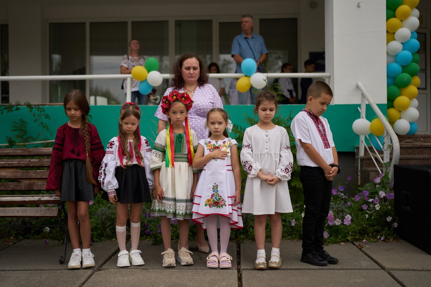 Photos show Kyiv pausing for Ukraine’s daily minute of silence | iNFOnews.ca