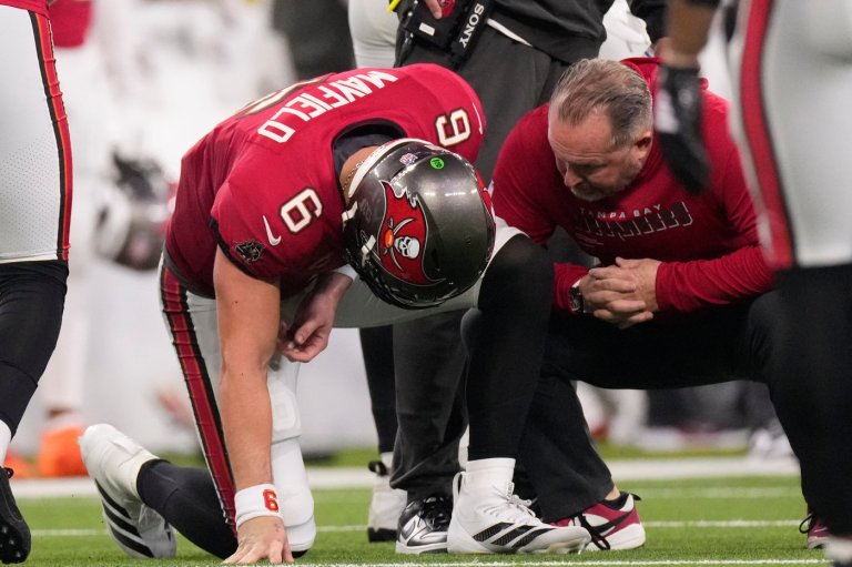 QB Baker Mayfield is the latest player injured for the reeling Buccaneers | iNFOnews.ca