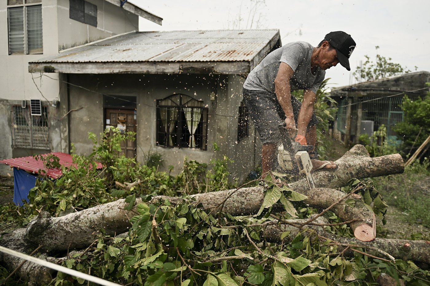 Typhoon floods villages, rips off roofs and damages 2 domestic airports in northern Philippines | iNFOnews.ca Typhoon floods villages, rips off roofs and damages 2 domestic airports in northern Philippines | iNFOnews.ca