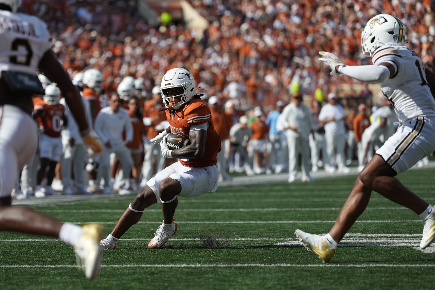 Texas transfers delivered the big plays for the Longhorns in their burnt orange debut | iNFOnews.ca