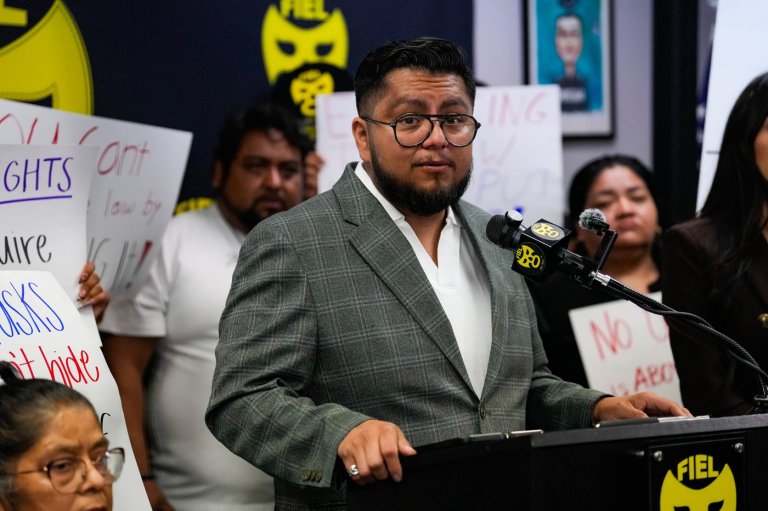 ICE pursuit in Houston that broke a man's leg targeted a suspect who died years ago, family says | iNFOnews.ca