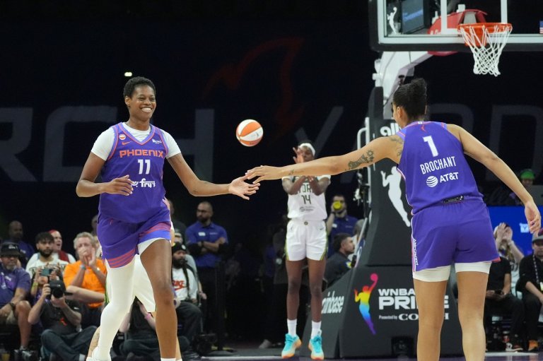 Mercury end 4-game losing streak with 93-73 rout of reeling Storm | iNFOnews.ca