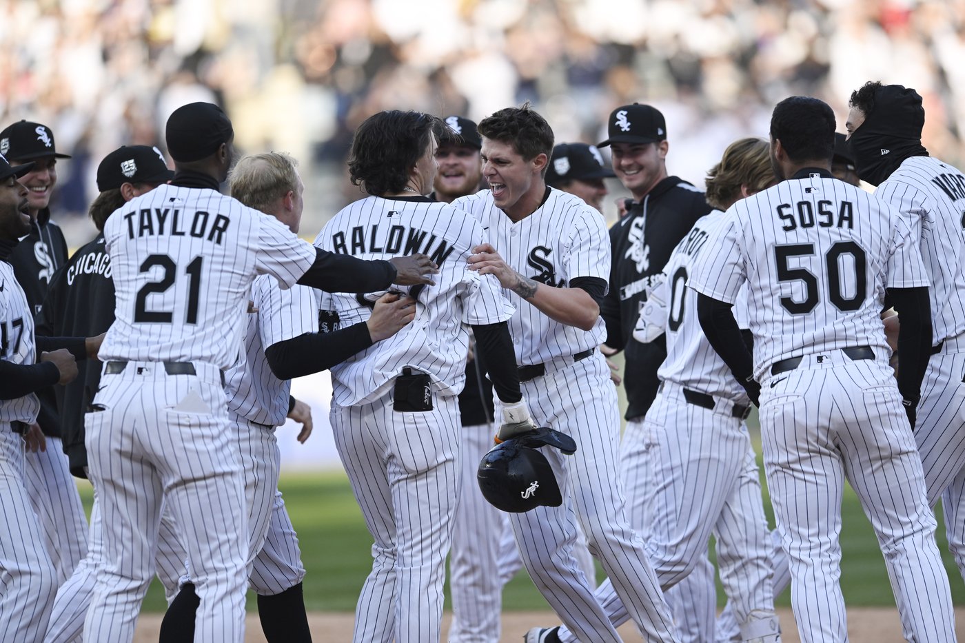 Baldwin's pinch-hit single in 9th lifts White Sox over Red Sox 3-2 | iNFOnews.ca Baldwin's pinch-hit single in 9th lifts White Sox over Red Sox 3-2 | iNFOnews.ca