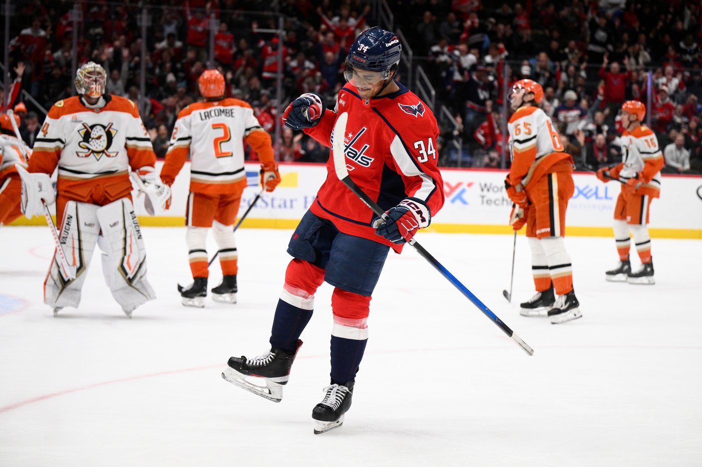 Justin Sourdif scores his first hat trick to lead the Capitals to a 7-4 win over the Ducks | iNFOnews.ca