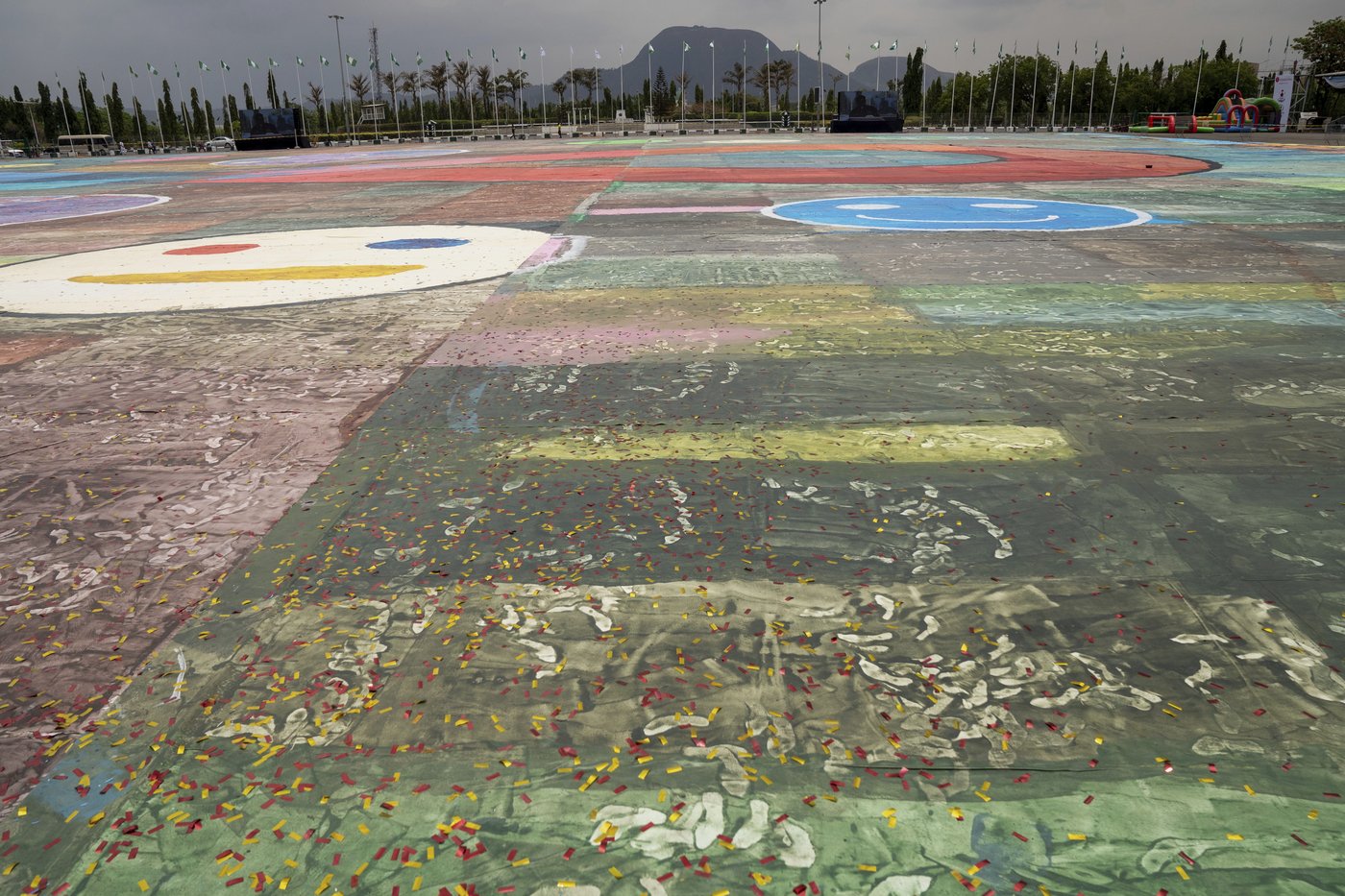 Nigerian teenager sets world painting record with canvas that's bigger than a soccer field | iNFOnews.ca Nigerian teenager sets world painting record with canvas that's bigger than a soccer field | iNFOnews.ca