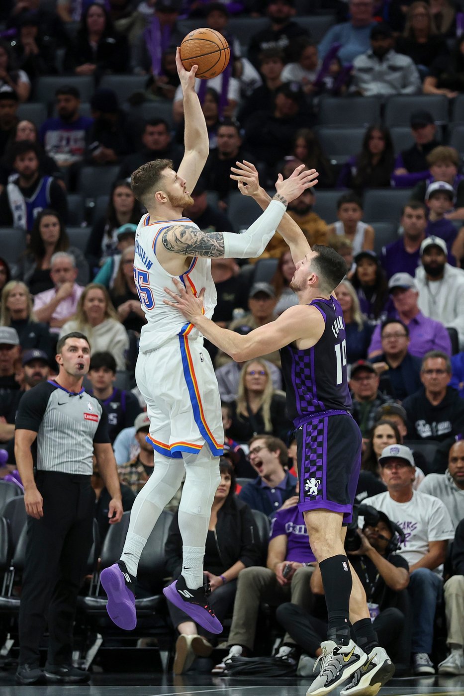 Hartenstein has 33 points and 19 rebounds to help the Thunder rout the Kings | iNFOnews.ca