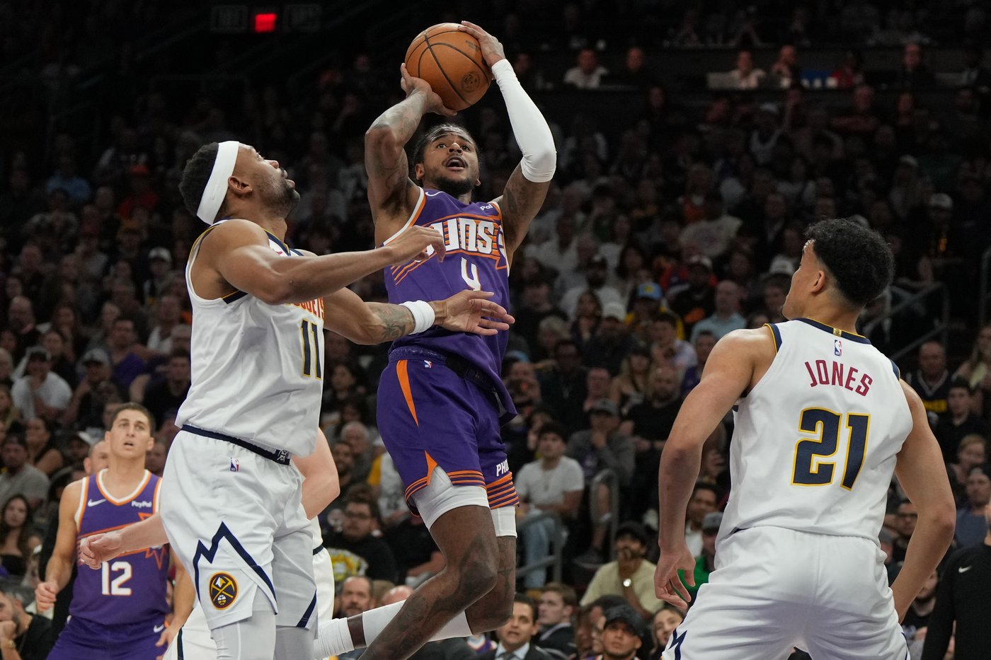 Nikola Jokic has 23 points, knocks down late bucket to send Nuggets over Suns 125-123 | iNFOnews.ca