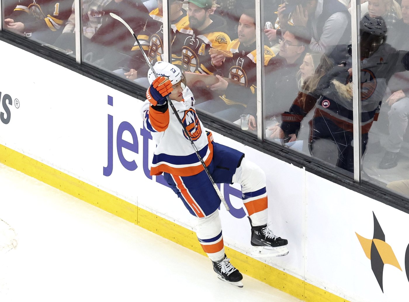Bo Horvat scores his 2nd goal of the game in OT, lifts Islanders past Bruins 5-4 | iNFOnews.ca Bo Horvat scores his 2nd goal of the game in OT, lifts Islanders past Bruins 5-4 | iNFOnews.ca