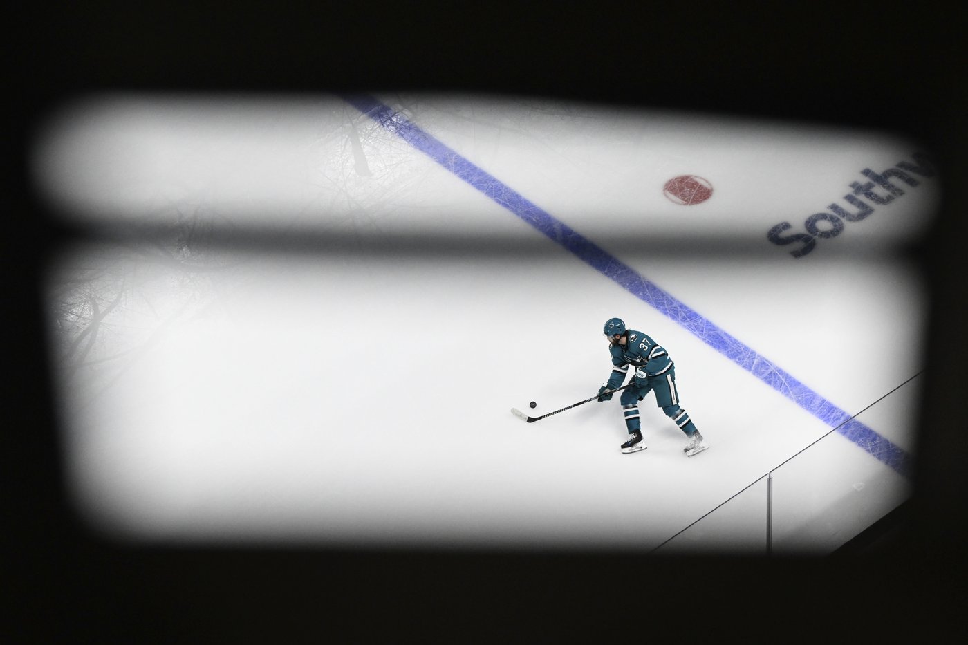 Jonathan Huberdeau scores twice as Calgary Flames beat San Jose Sharks 3-1 | iNFOnews.ca