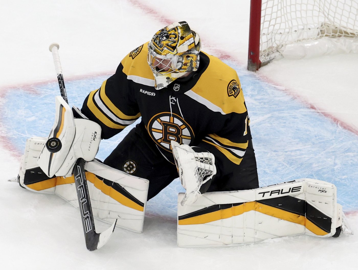 Swayman saves 23 shots, Bruins beat Kraken 2-0 in Seattle's second straight scoreless loss | iNFOnews.ca Swayman saves 23 shots, Bruins beat Kraken 2-0 in Seattle's second straight scoreless loss | iNFOnews.ca