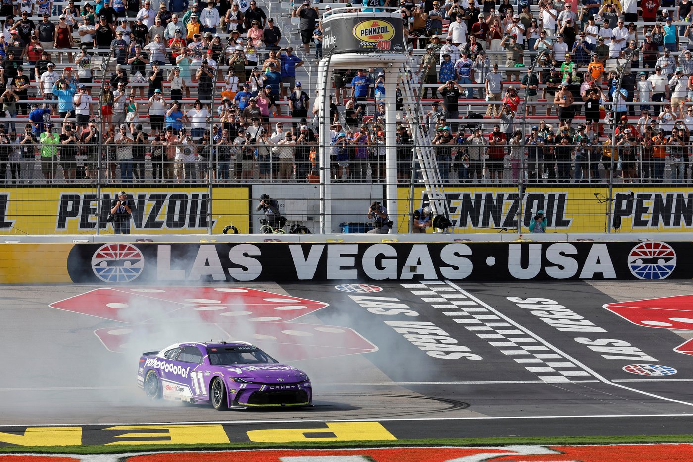 Denny Hamlin storms back to win at Las Vegas after early penalty | iNFOnews.ca Denny Hamlin storms back to win at Las Vegas after early penalty | iNFOnews.ca