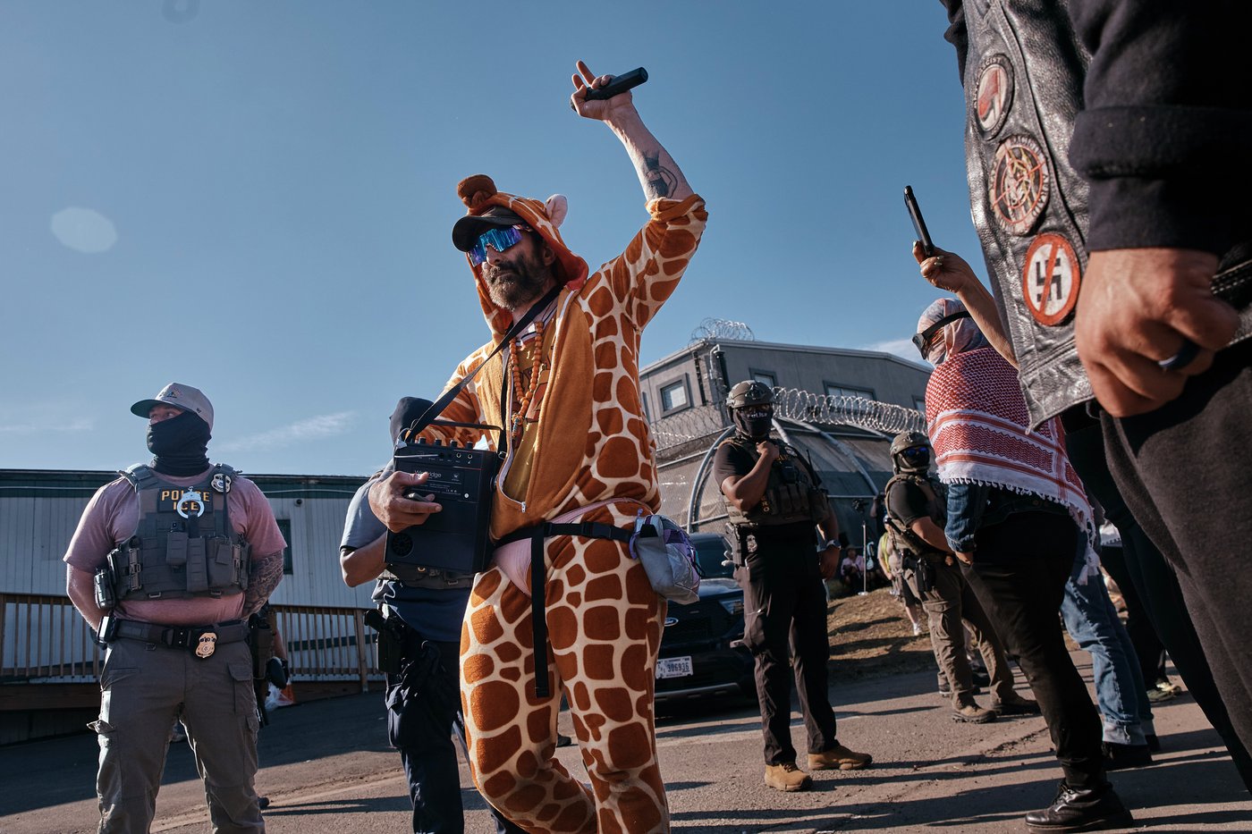 Photos show protestors and ICE agents clashing outside a New Jersey detention center | iNFOnews.ca