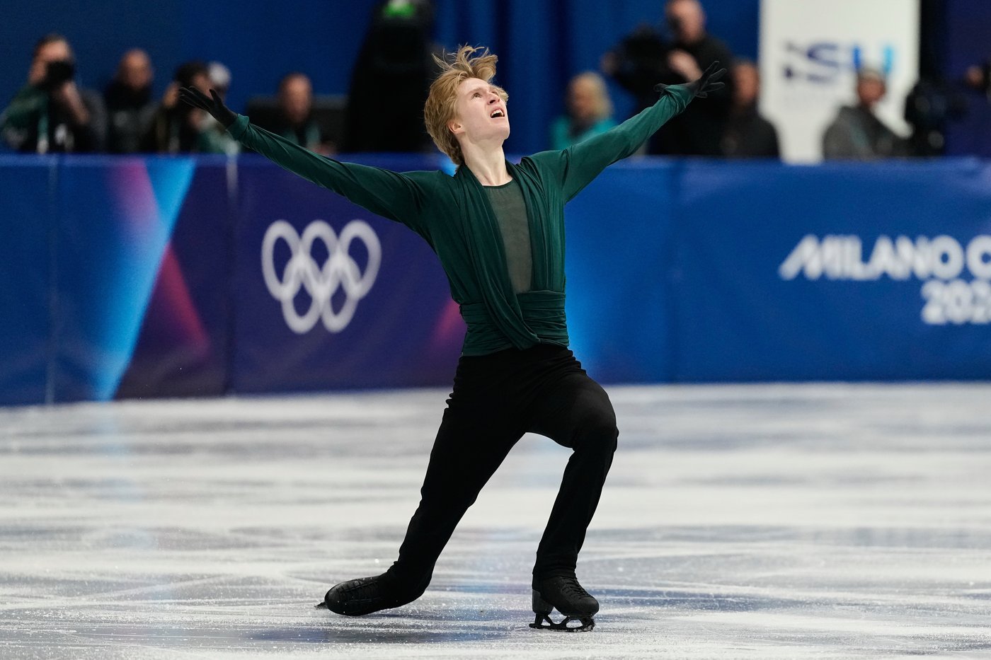 Canada's Gogolev looks to build on Olympic performance at figure skating worlds | iNFOnews.ca Canada's Gogolev looks to build on Olympic performance at figure skating worlds | iNFOnews.ca