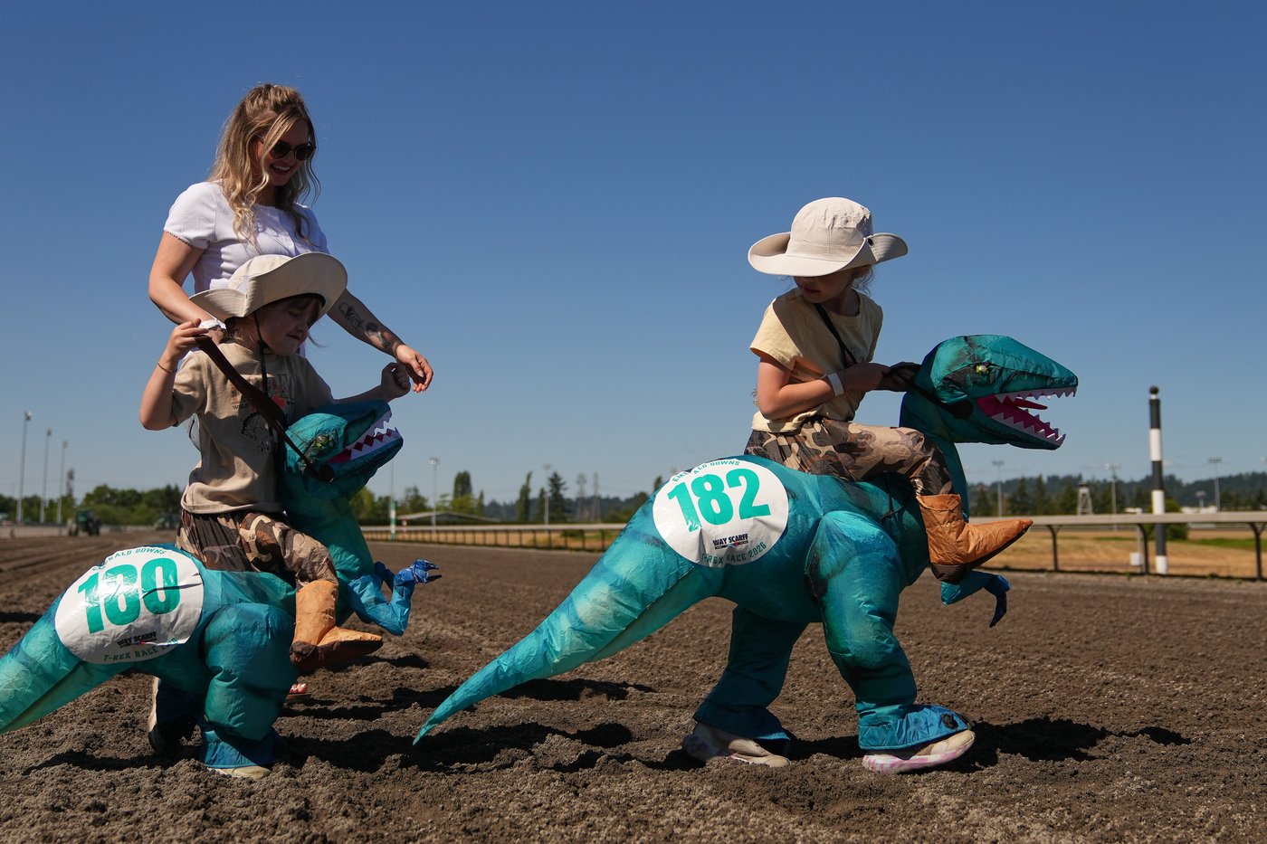 Inflatable dinosaurs race at Emerald Downs, in photos | iNFOnews.ca