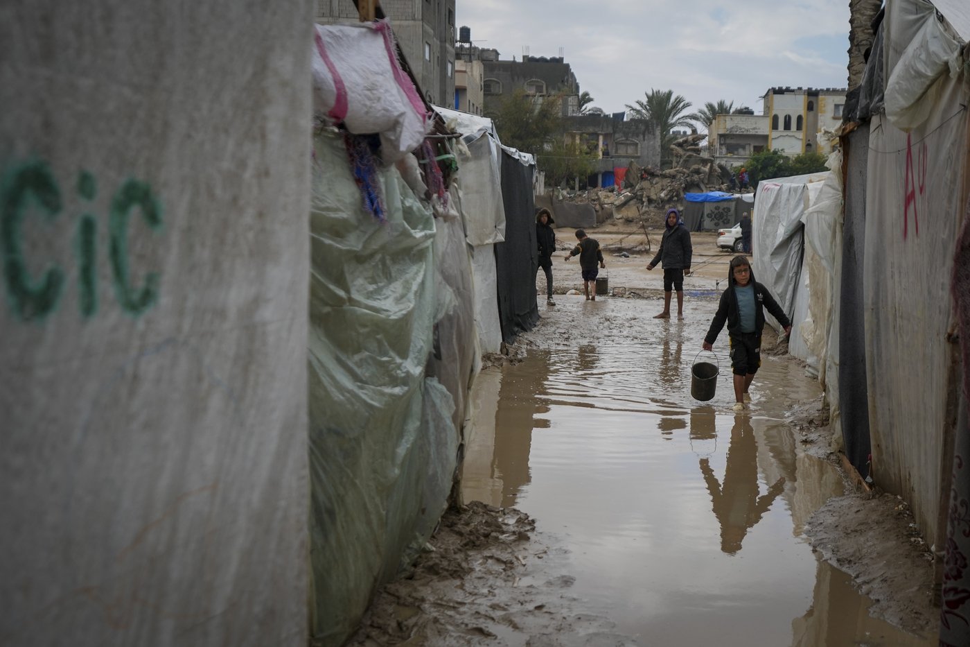 Middle East latest: Dozens of patients and wounded evacuated from Gaza for treatment | iNFOnews.ca