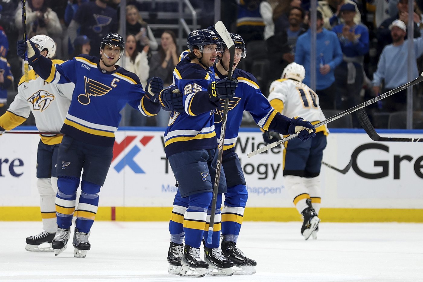Thomas scores twice and the Blues beat the Predators 7-4 | iNFOnews.ca