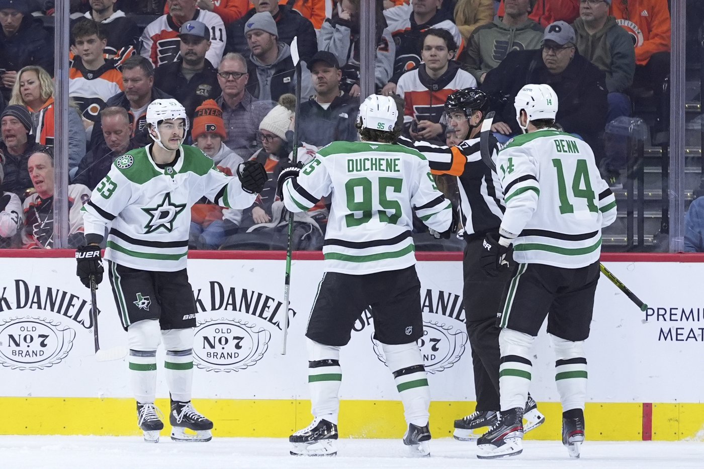 DeSmith stops 27 shots to lead Stars to 6th straight win, 4-1 over Flyers | iNFOnews.ca