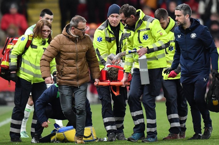 Ireland player Sammie Szmodics stretchered off after heavy collision in World Cup playoff game | iNFOnews.ca