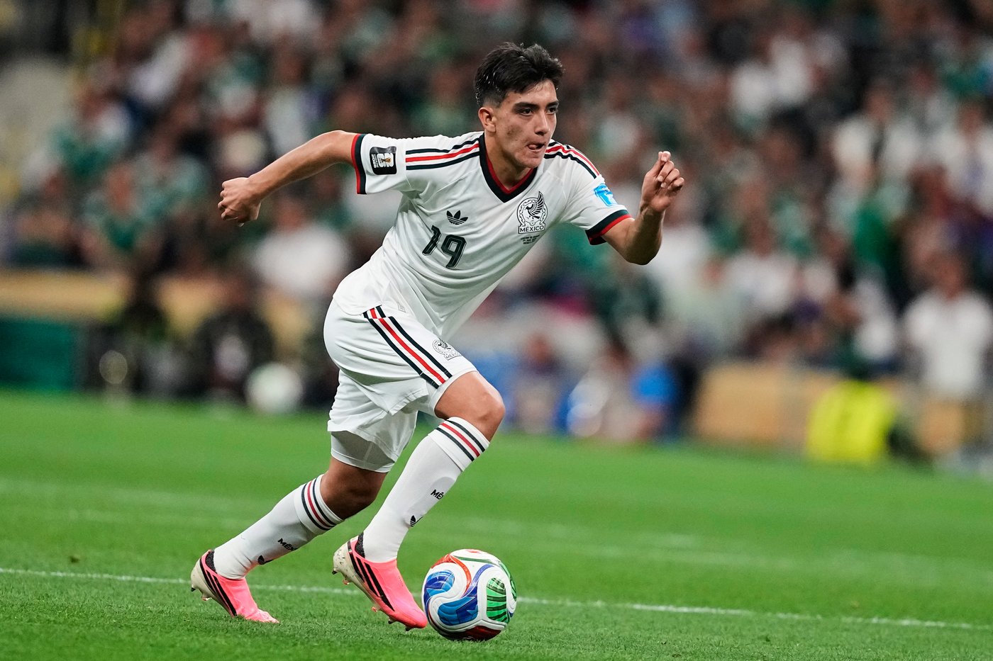 Mexico teenager Gilberto Mora impresses in first World Cup start and could see role expand | iNFOnews.ca
