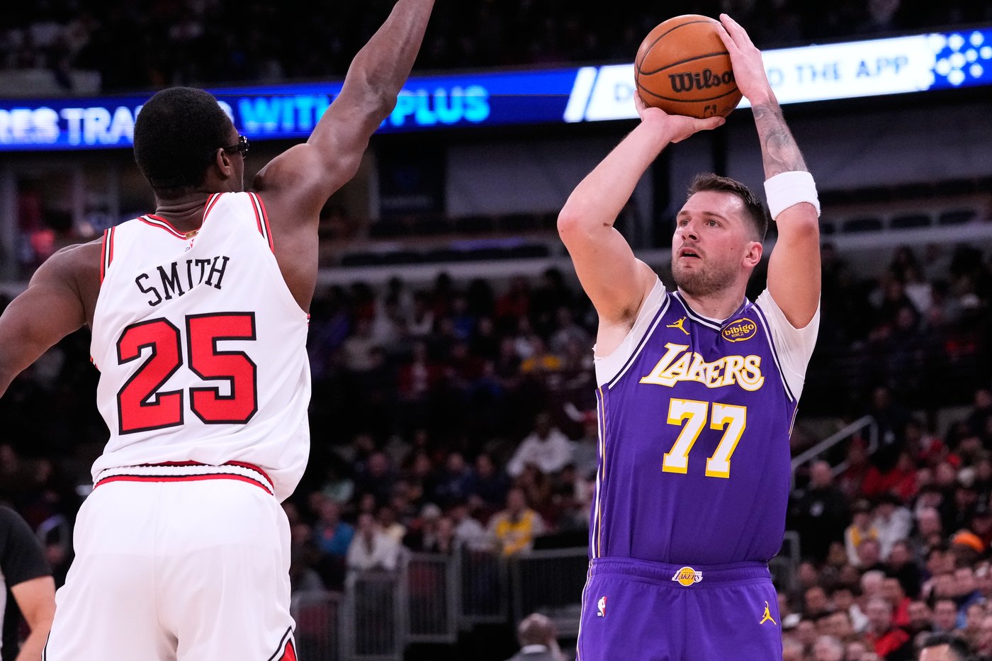 Luka Doncic scores 46 points as the Lakers beat the Bulls 129-118 | iNFOnews.ca