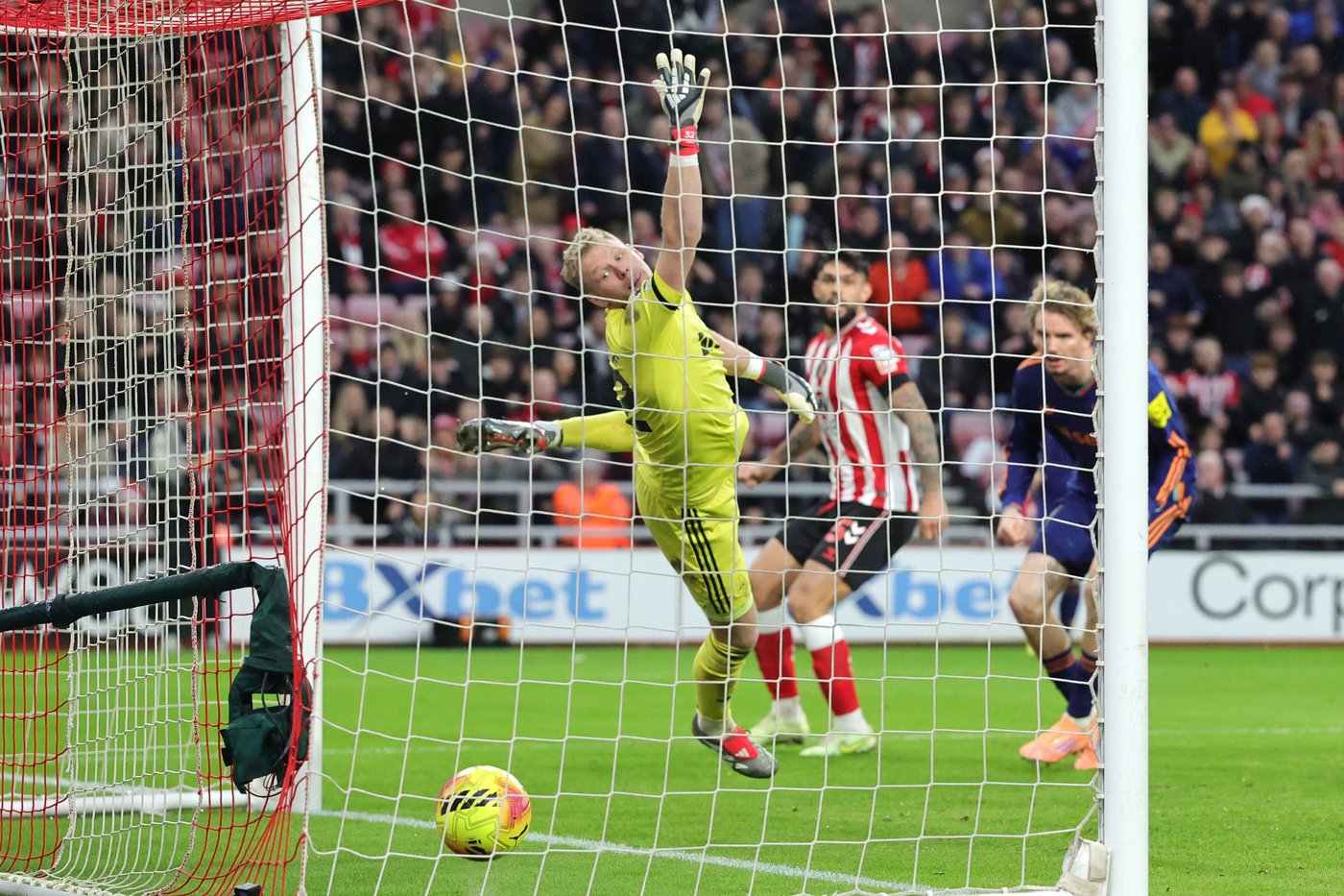 Man City and Aston Villa win to stay in touch with Premier League leader Arsenal | iNFOnews.ca Man City and Aston Villa win to stay in touch with Premier League leader Arsenal | iNFOnews.ca