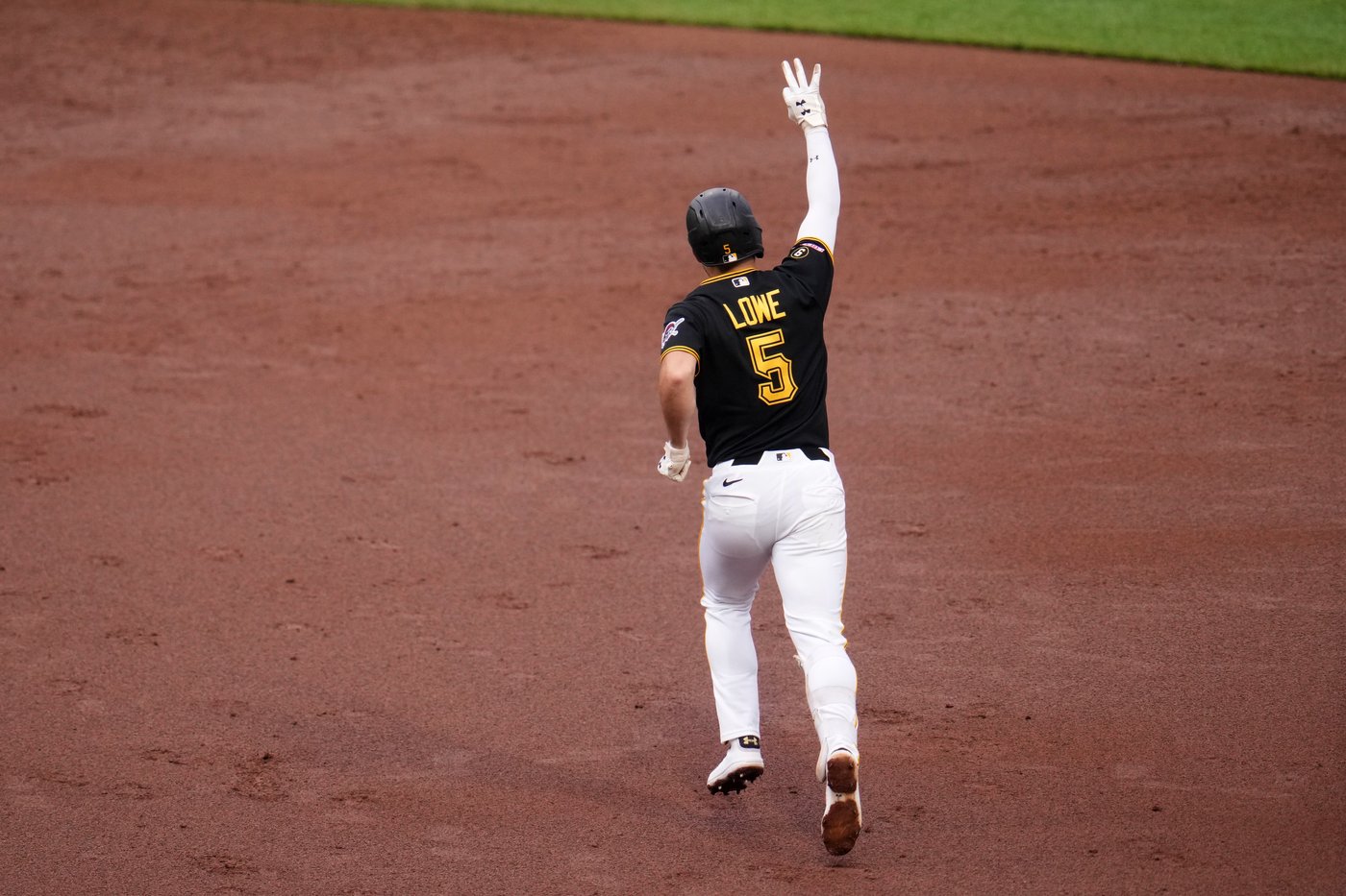 Cubs snap 10-game losing streak as Ian Happ has 3-run homer, 5 RBIs in 10-4 win over Pirates | iNFOnews.ca Cubs snap 10-game losing streak as Ian Happ has 3-run homer, 5 RBIs in 10-4 win over Pirates | iNFOnews.ca