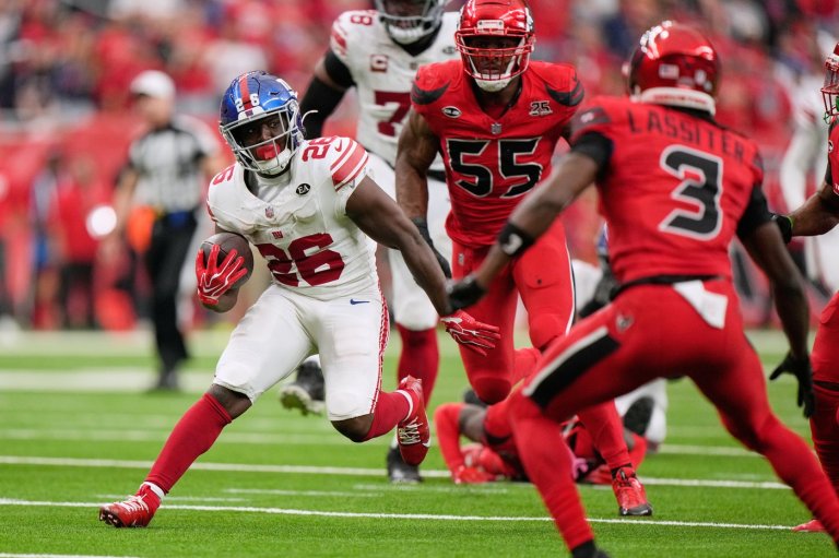 Singletary's 30-yard run in OT gives Giants 27-21 win over Texans | iNFOnews.ca