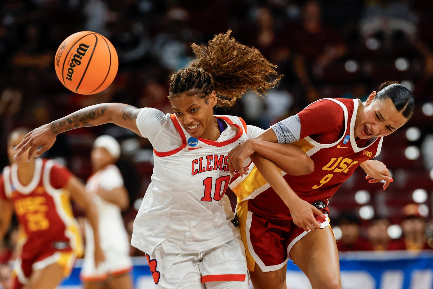 Jazzy Davidson scores 31 as USC outlasts Clemson 71-67 in OT in women's NCAA Tournament | iNFOnews.ca
