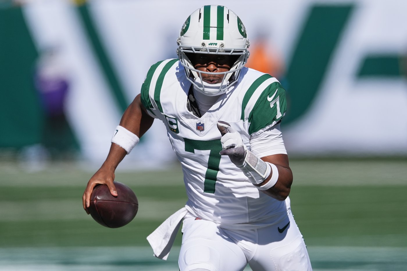 Raiders and Jets will try to stop struggles and quiet some outside noise when they square off Sunday | iNFOnews.ca