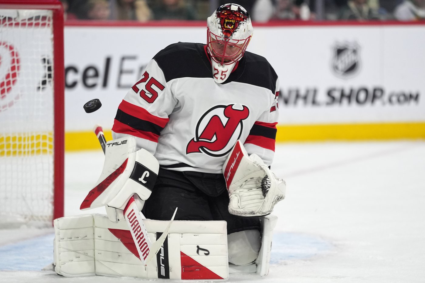 Hischier scores 42 seconds into OT, Devils beat Predators 3-2 after Jack Hughes leaves in 1st period | iNFOnews.ca