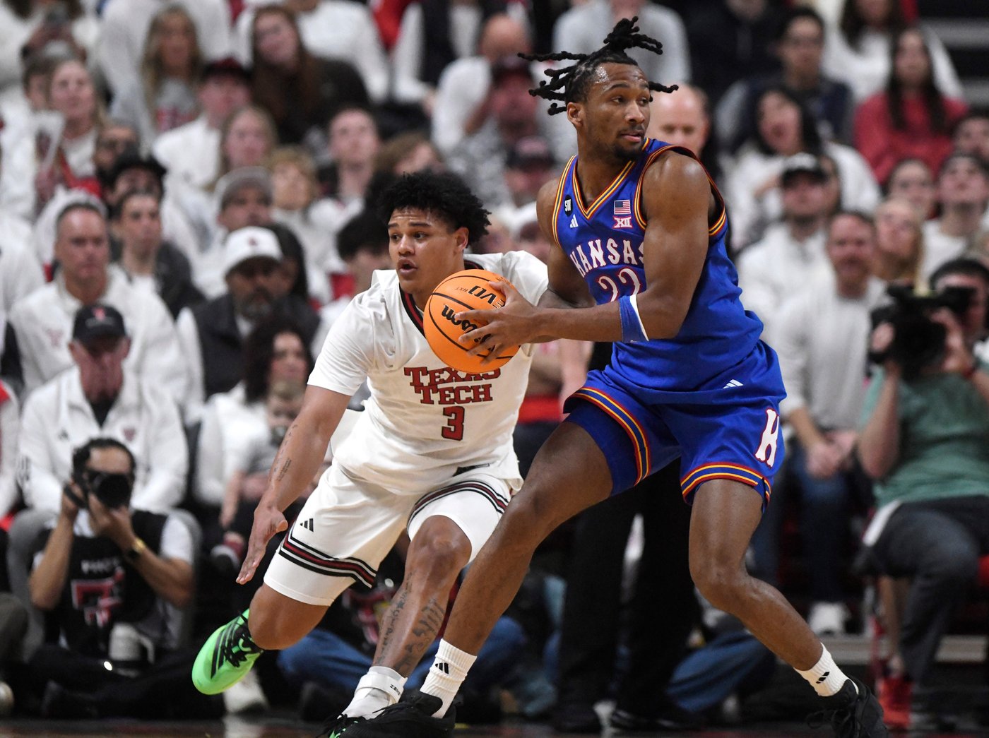 Peterson finally finishes for No. 11 Kansas, hitting two late 3s to beat No. 13 Texas Tech | iNFOnews.ca