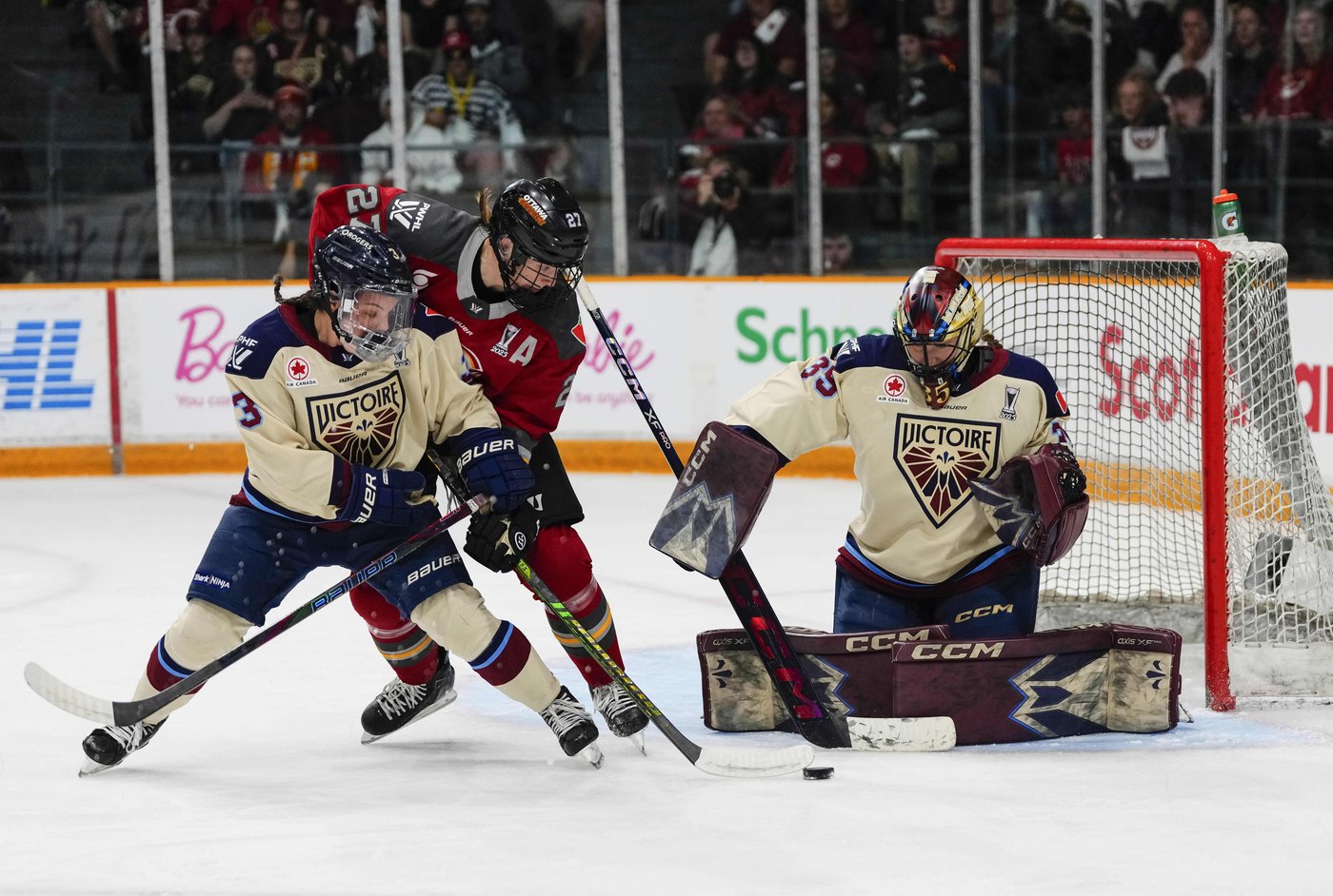 McMahon, Philips lift Charge to 1-0 win over Victoire, lead semifinal series 2-1 | iNFOnews.ca McMahon, Philips lift Charge to 1-0 win over Victoire, lead semifinal series 2-1 | iNFOnews.ca