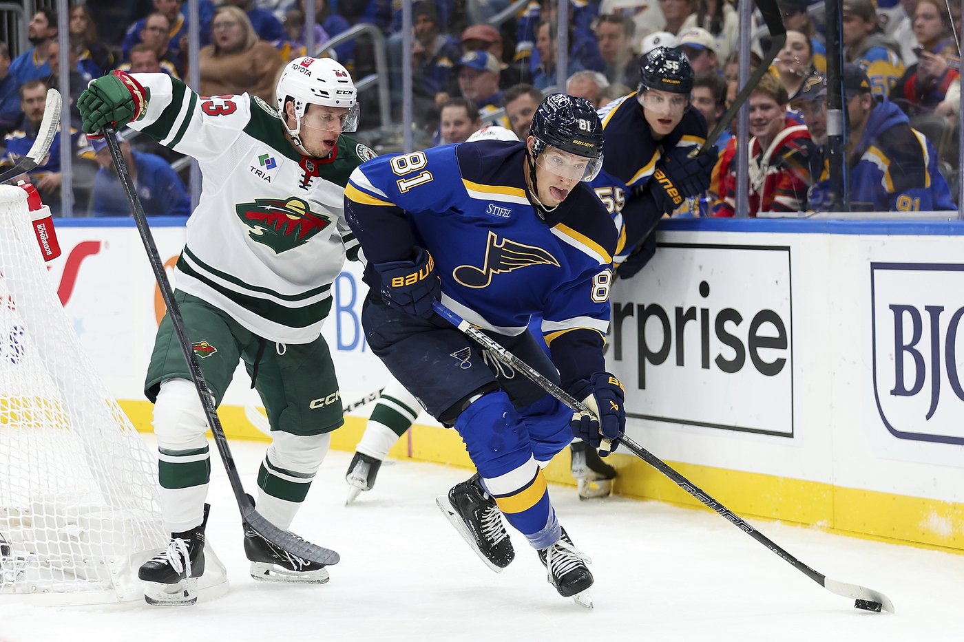 Goalie Gustavsson makes 27 saves, scores an empty-netter, Wild beat Blues 4-1 | iNFOnews.ca