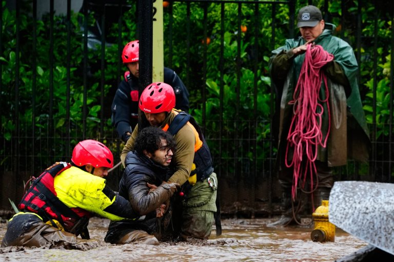 Heavy rain batters Chile’s capital, sweeping away cars and flooding homes | iNFOnews.ca