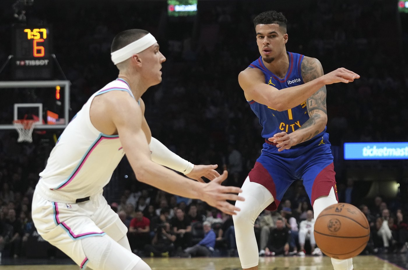 Murray scores 30 points, Jokic has another triple-double to help Nuggets roll past Butler and Heat | iNFOnews.ca