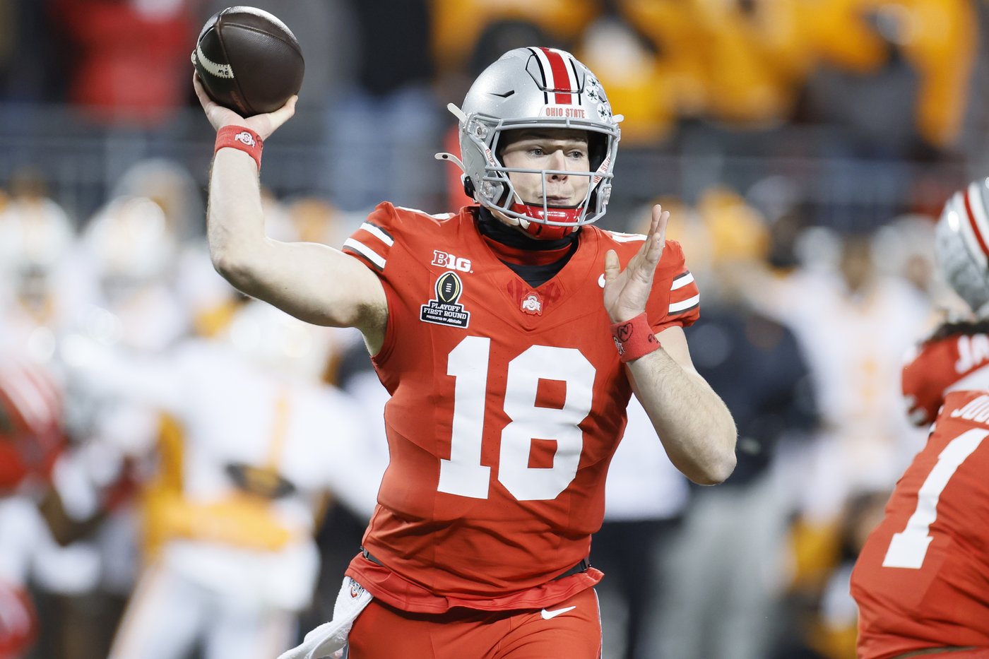 Howard throws 2 TD passes to Smith to help Ohio State rout Tennessee 42-17 in CFP | iNFOnews.ca Howard throws 2 TD passes to Smith to help Ohio State rout Tennessee 42-17 in CFP | iNFOnews.ca