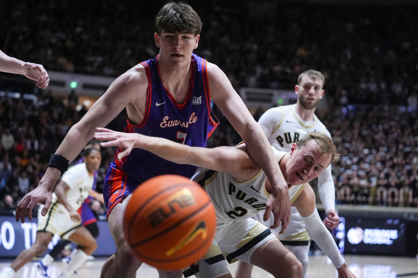 Fletcher Loyer and Braden Smith team up to lead No. 1 Purdue to 82-51 rout of Evansville in opener | iNFOnews.ca Fletcher Loyer and Braden Smith team up to lead No. 1 Purdue to 82-51 rout of Evansville in opener | iNFOnews.ca