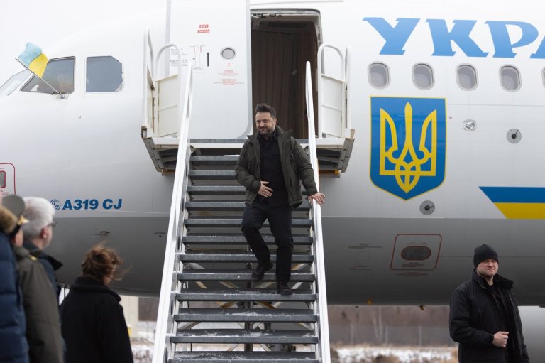 Carney meets Zelenskyy in Halifax as Trump prepares to host peace talks | iNFOnews.ca