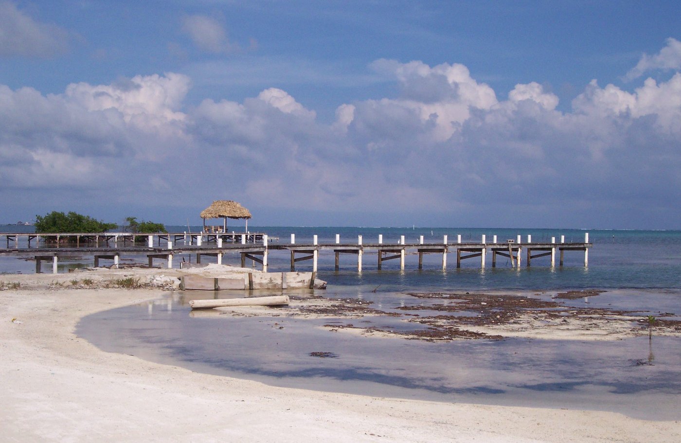 Man found dead in boat off Belize coast identified as Canadian | iNFOnews.ca