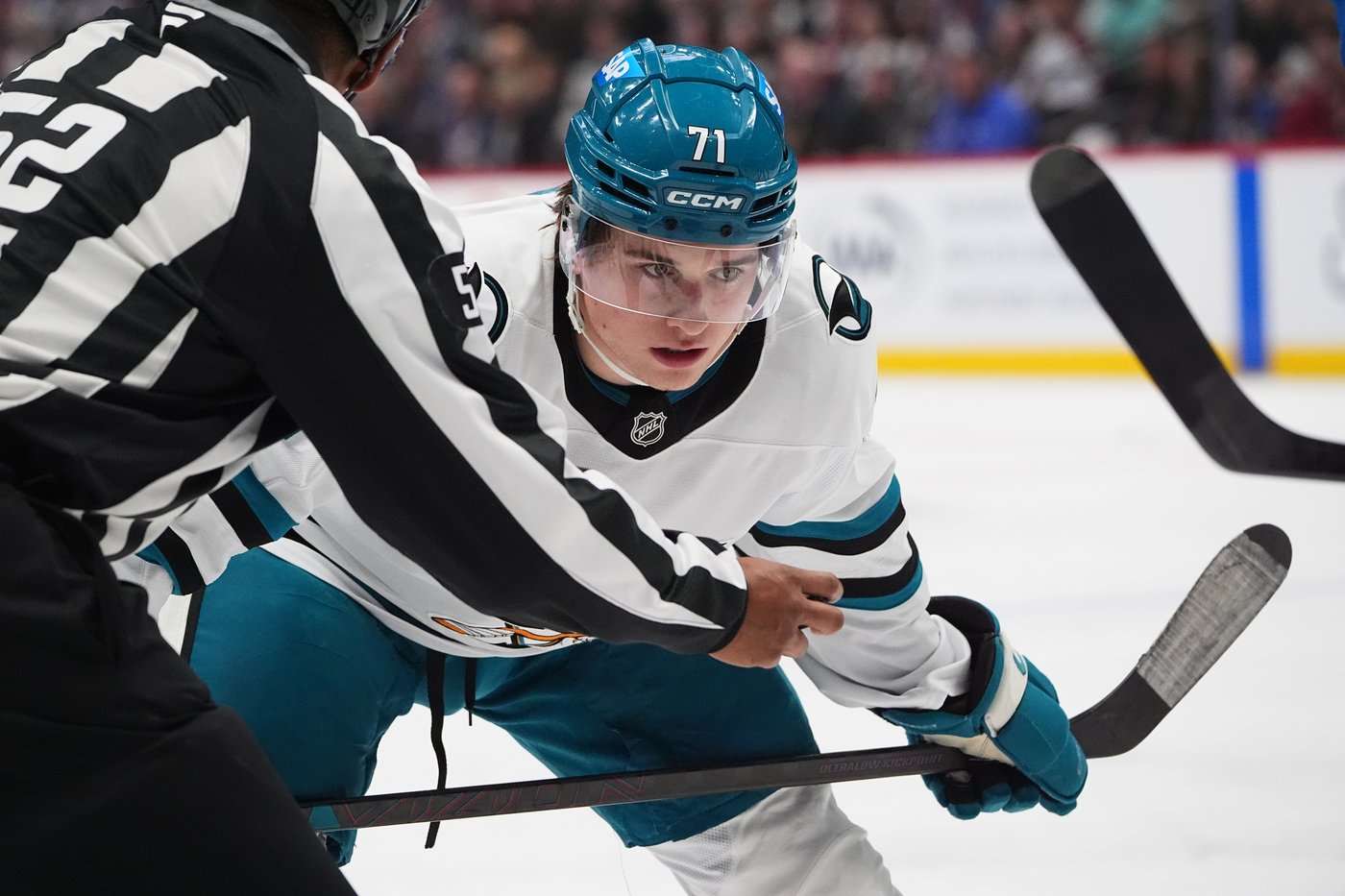 Avalanche win 10th straight, shut out Sharks 6-0 | iNFOnews.ca Avalanche win 10th straight, shut out Sharks 6-0 | iNFOnews.ca
