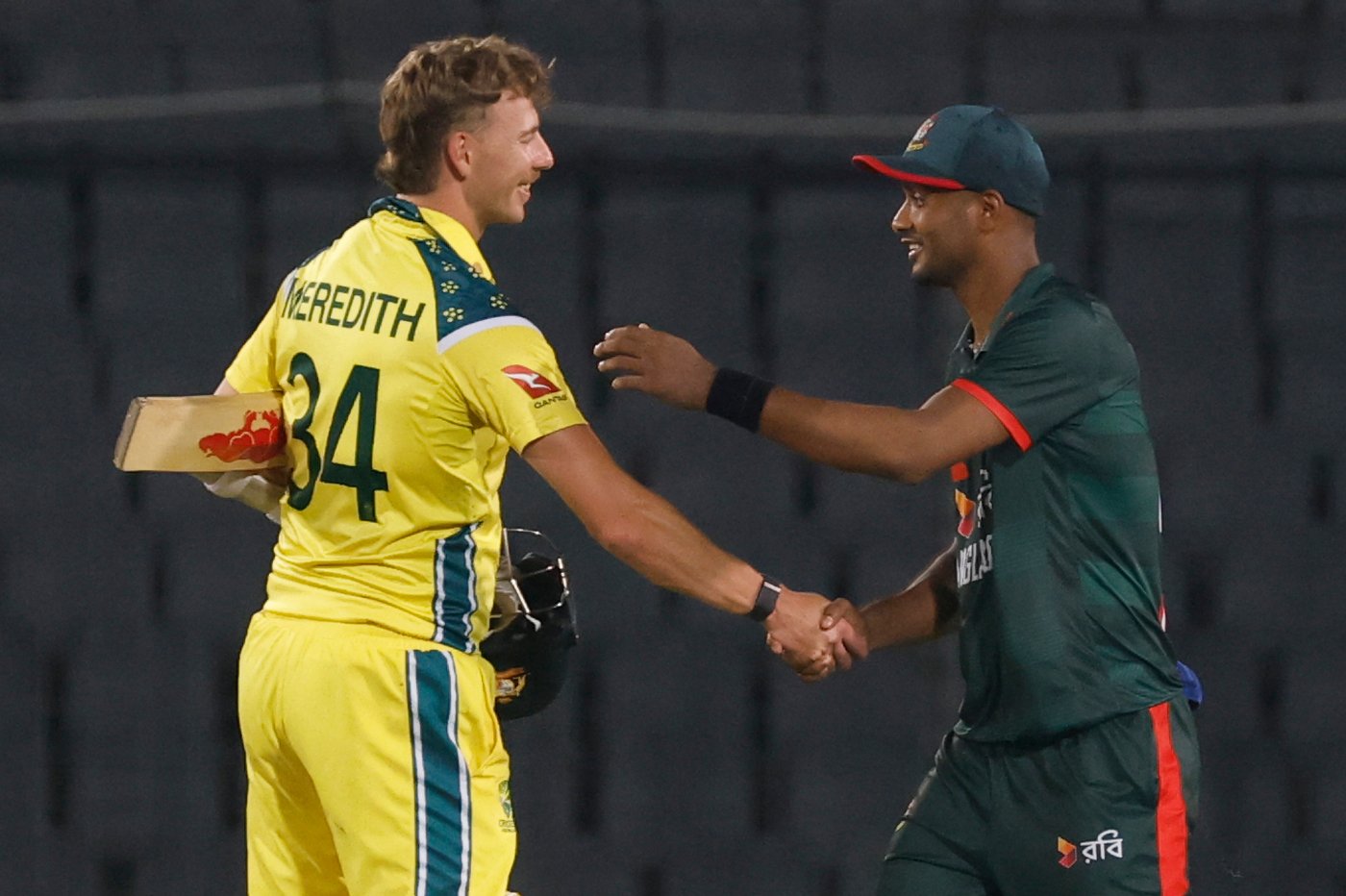 Australia edges Bangladesh with 1-wicket win in 3rd one-day international to avoid sweep | iNFOnews.ca Australia edges Bangladesh with 1-wicket win in 3rd one-day international to avoid sweep | iNFOnews.ca