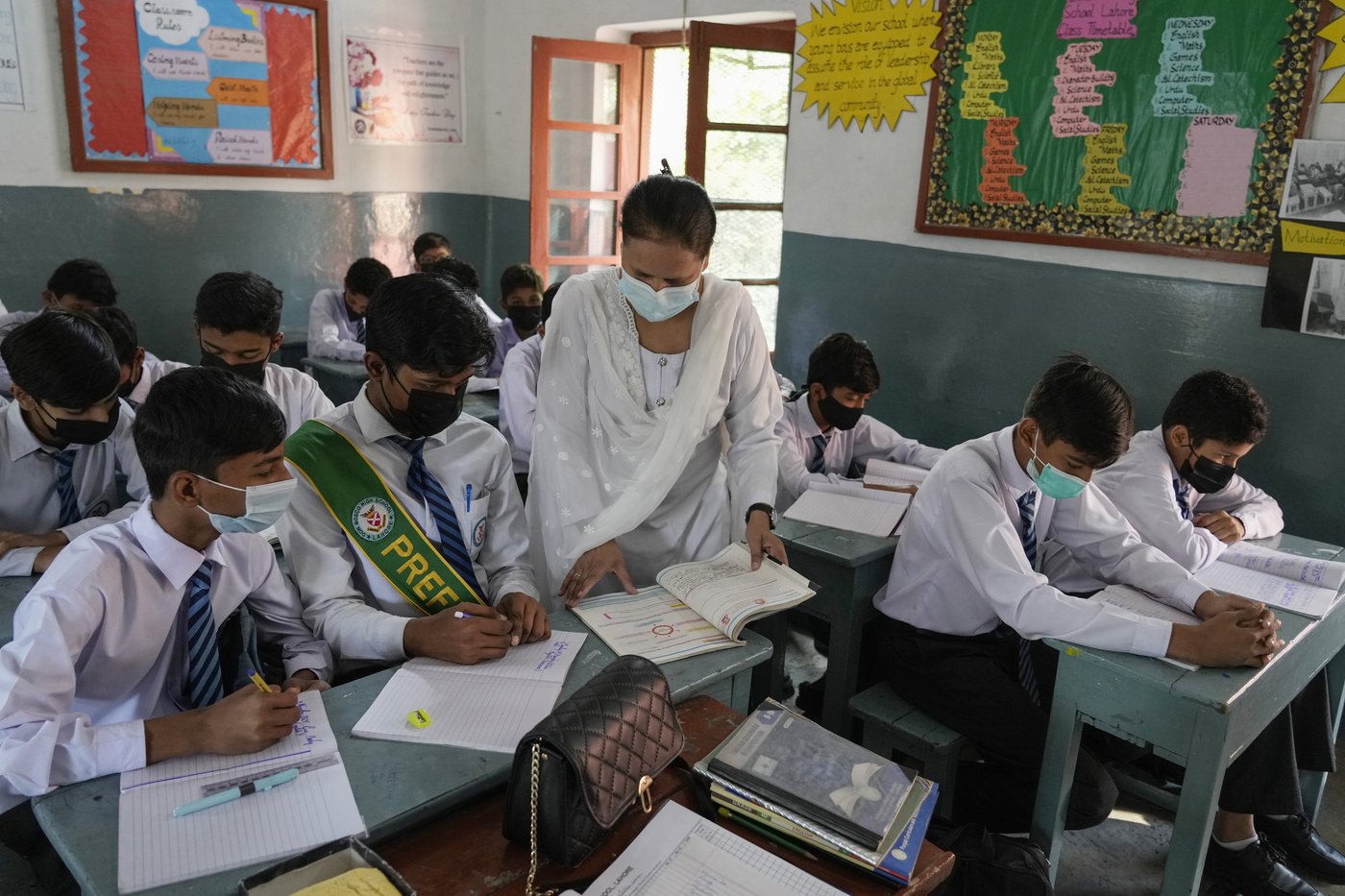 Pakistan shuts primary schools for a week in Lahore due to dangerous air quality | iNFOnews.ca Pakistan shuts primary schools for a week in Lahore due to dangerous air quality | iNFOnews.ca
