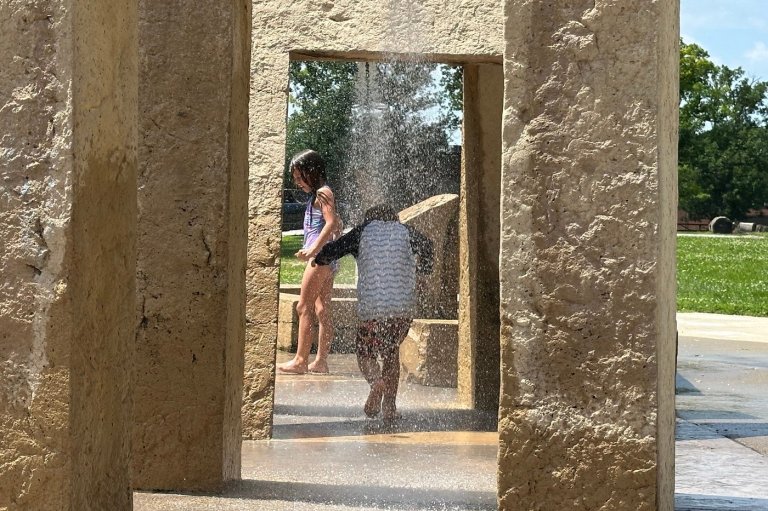 Sweltering Midwest heat cancels outdoor plans as cooling centers open and the East braces | iNFOnews.ca