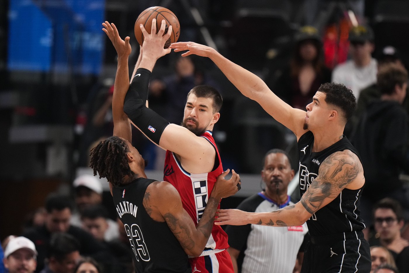 Kawhi Leonard, James Harden fuel fast start as Clippers rout Nets 126-89 | iNFOnews.ca