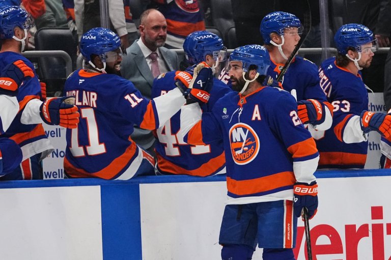 Kyle Palmieri scores twice as Islanders beat Canucks 3-2 | iNFOnews.ca