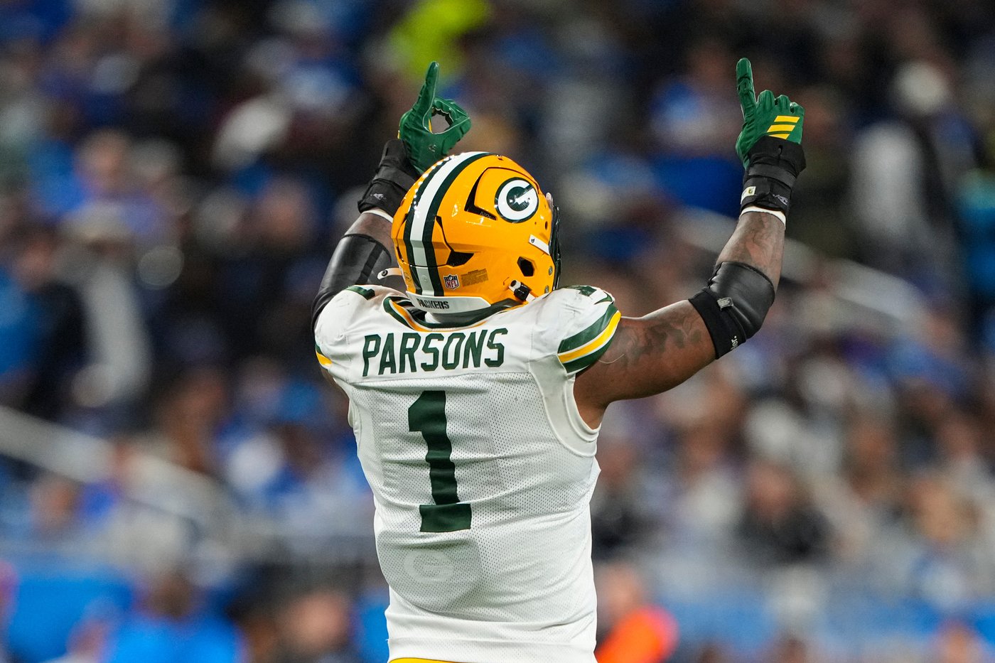 Micah Parsons making history in first season with Packers as his sack totals climb | iNFOnews.ca