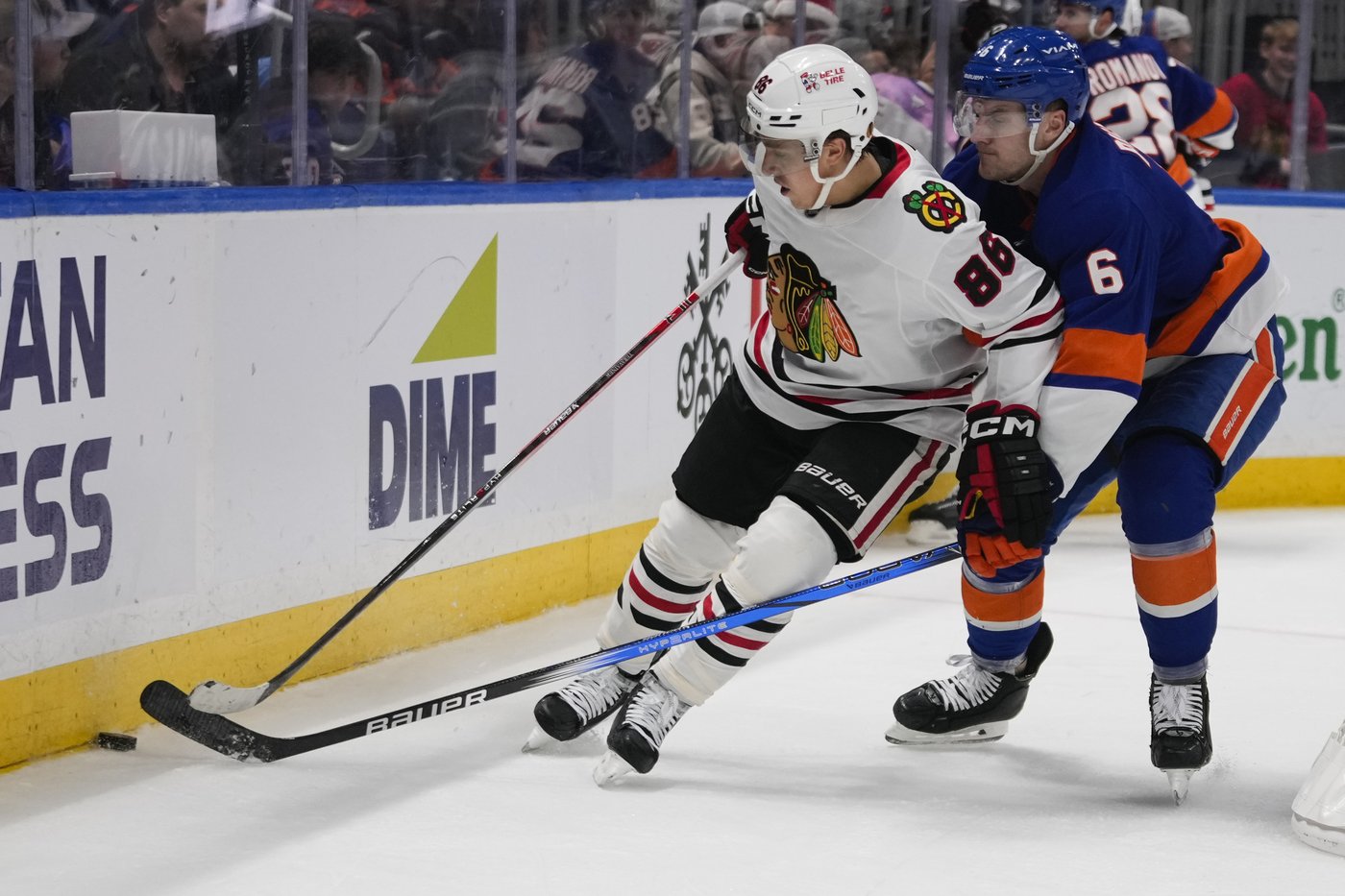 Holmstrom, Dobson lead Islanders to 5-4 win over Blackhawks | iNFOnews.ca